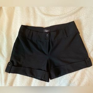 Tattoo Stretch Women’s Black Casual Shorts Cuffed with Buttons size 5
